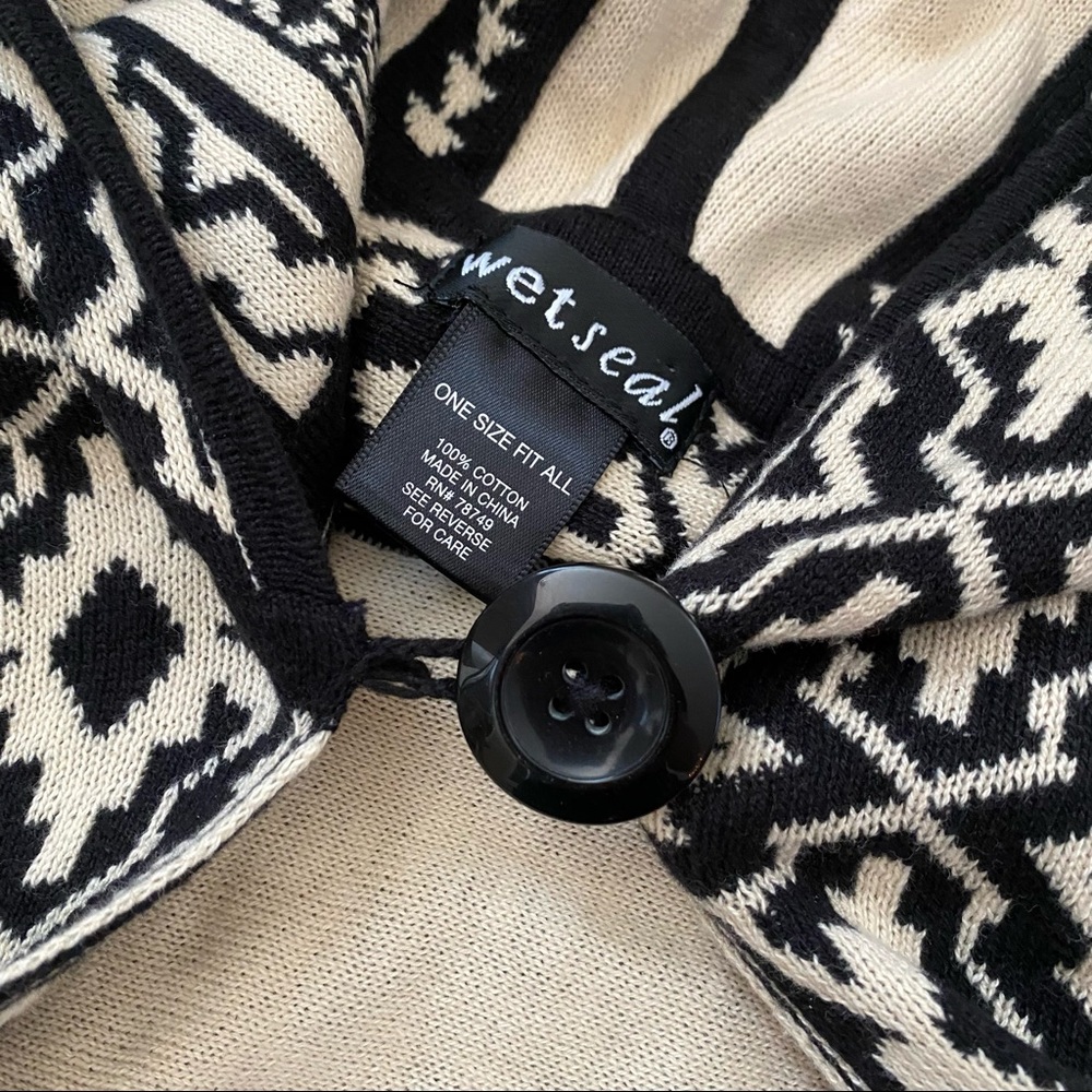 Wet Seal | Aztec Patterned Hooded Cape with Fringe | Open Front Poncho - Picture 8 of 10